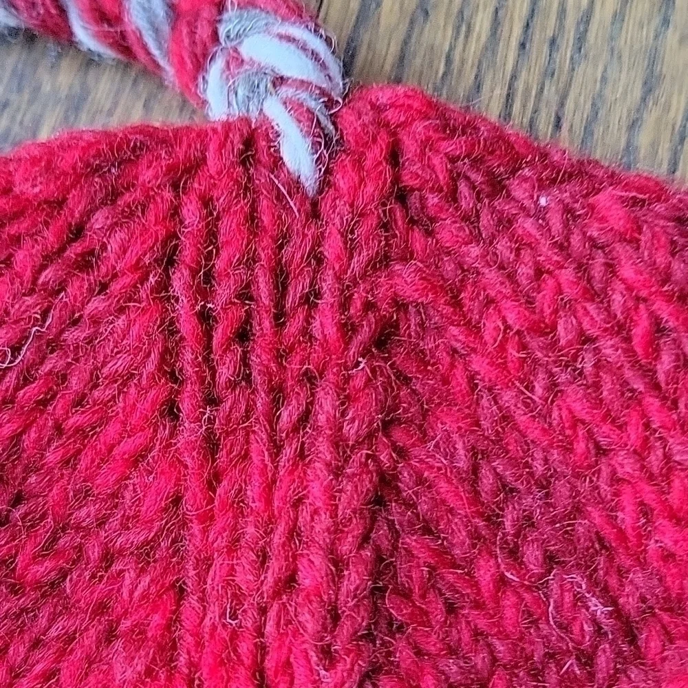 Wool Nordic Handknit Unisex Made in Nepal Red White Gray Winter Hat Tassels New